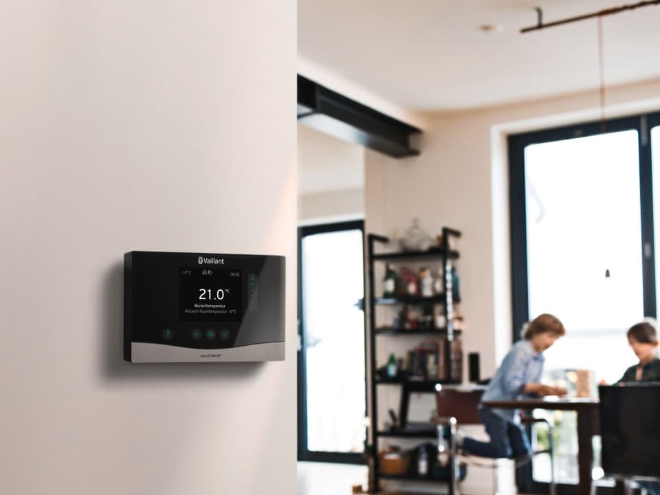 Le régulateur sensoCOMFORT dans l'espace de vie