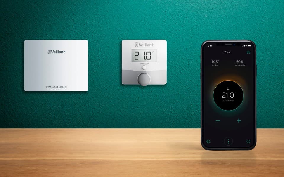 Régulateur sensoROOM pure avec la passerelle de connectivité myVAILLANT connect